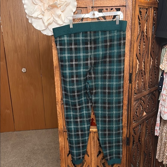 Women's Knitted Plaid Leggings in Teal and Black - Picture 4 of 6